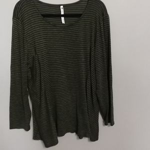 Green and black long sleeve women's top